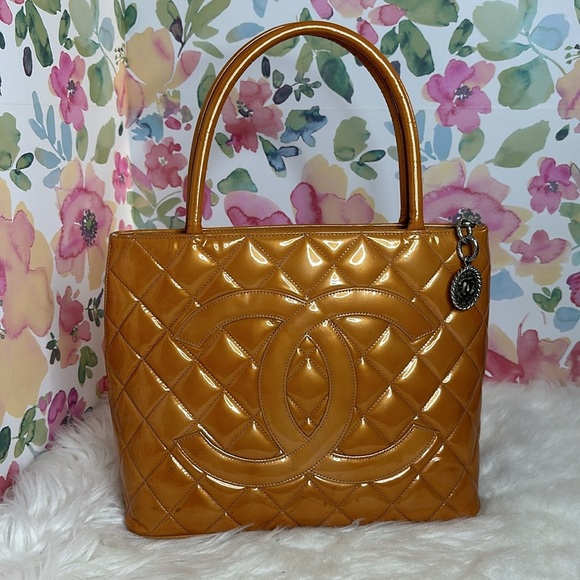 💯Authentic Chanel Medallion PM Size🍀 - Picture 3 of 17